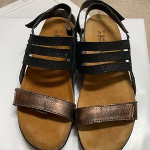 Naot Womens Whetu Soft Sandals